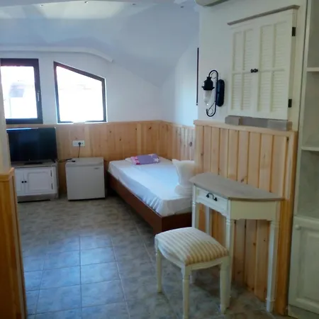 Rony ホテル ネセバル